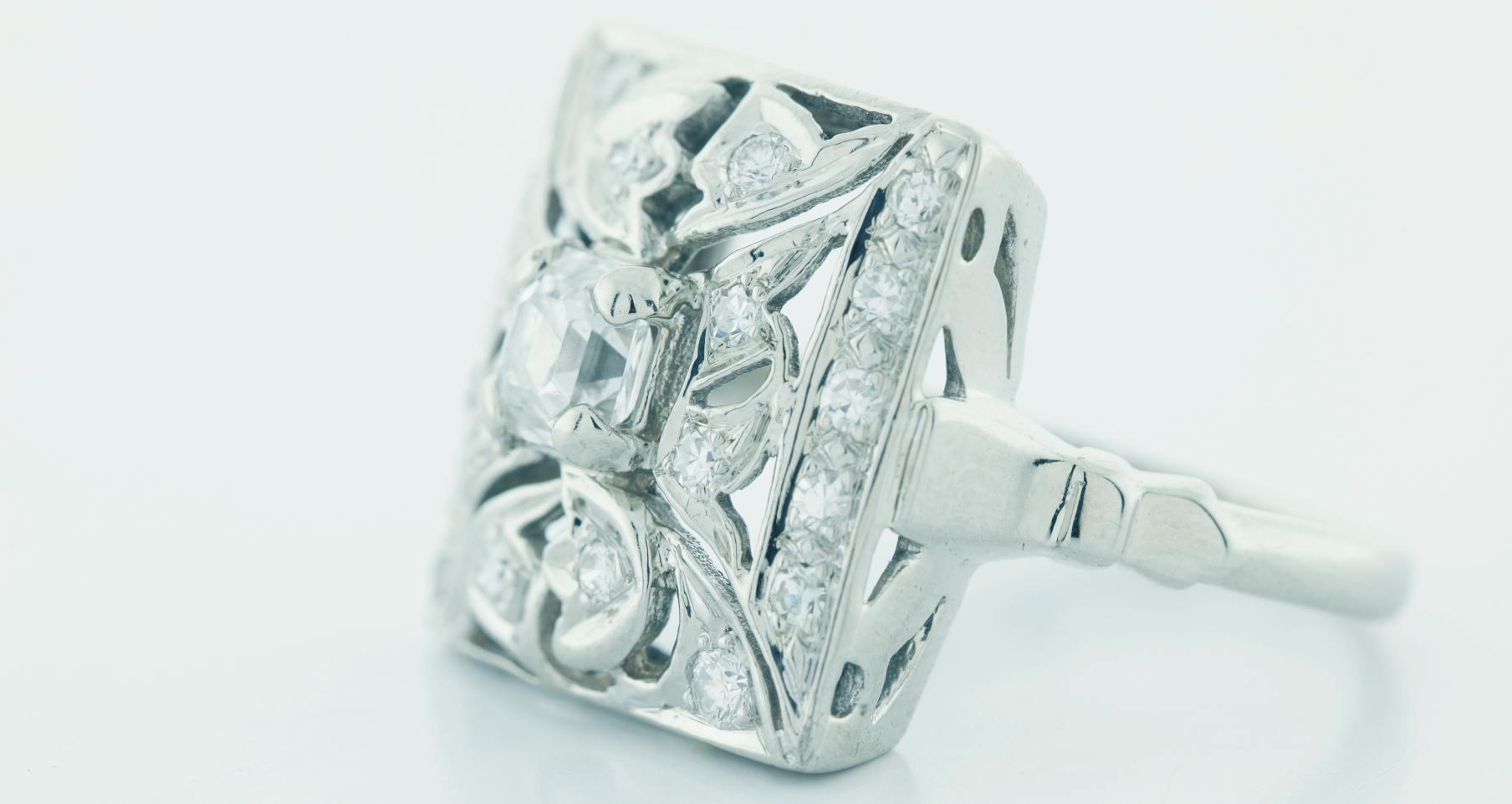 Diamond jewelry appraisal close-up