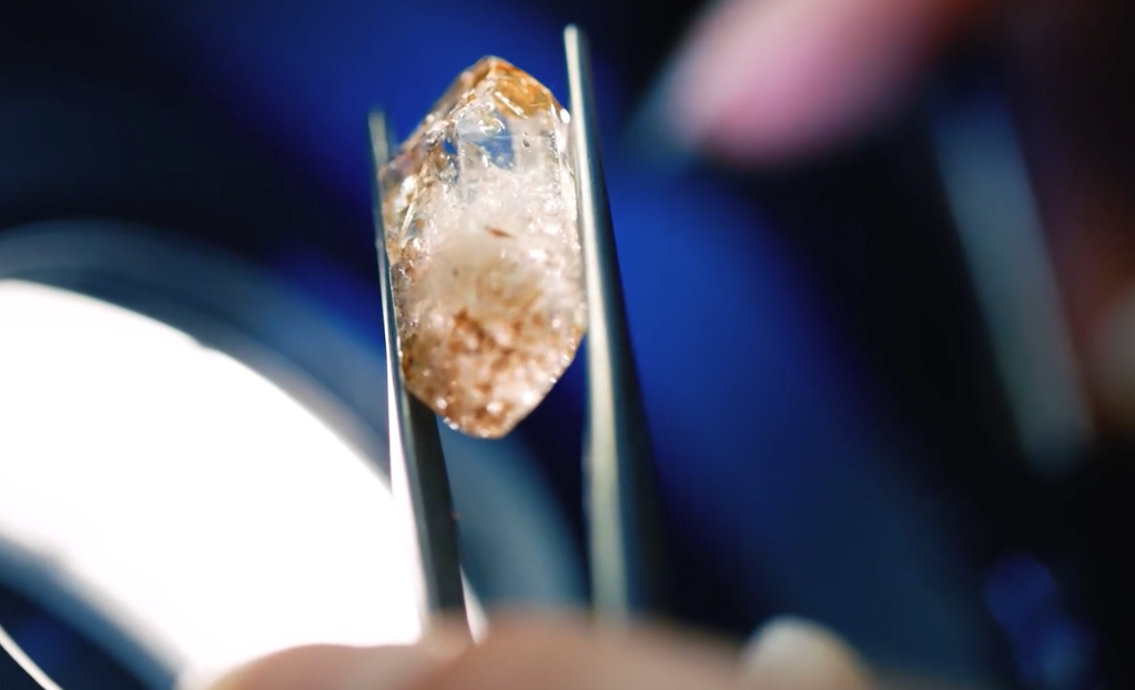 Loose gemstone identification